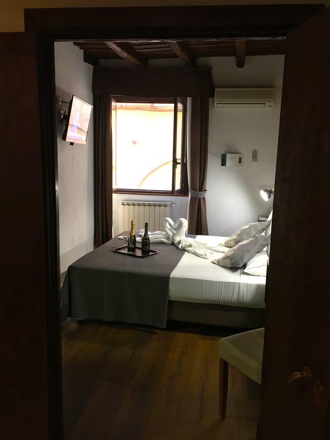 Do-Do Navona Suites Rome Room photo